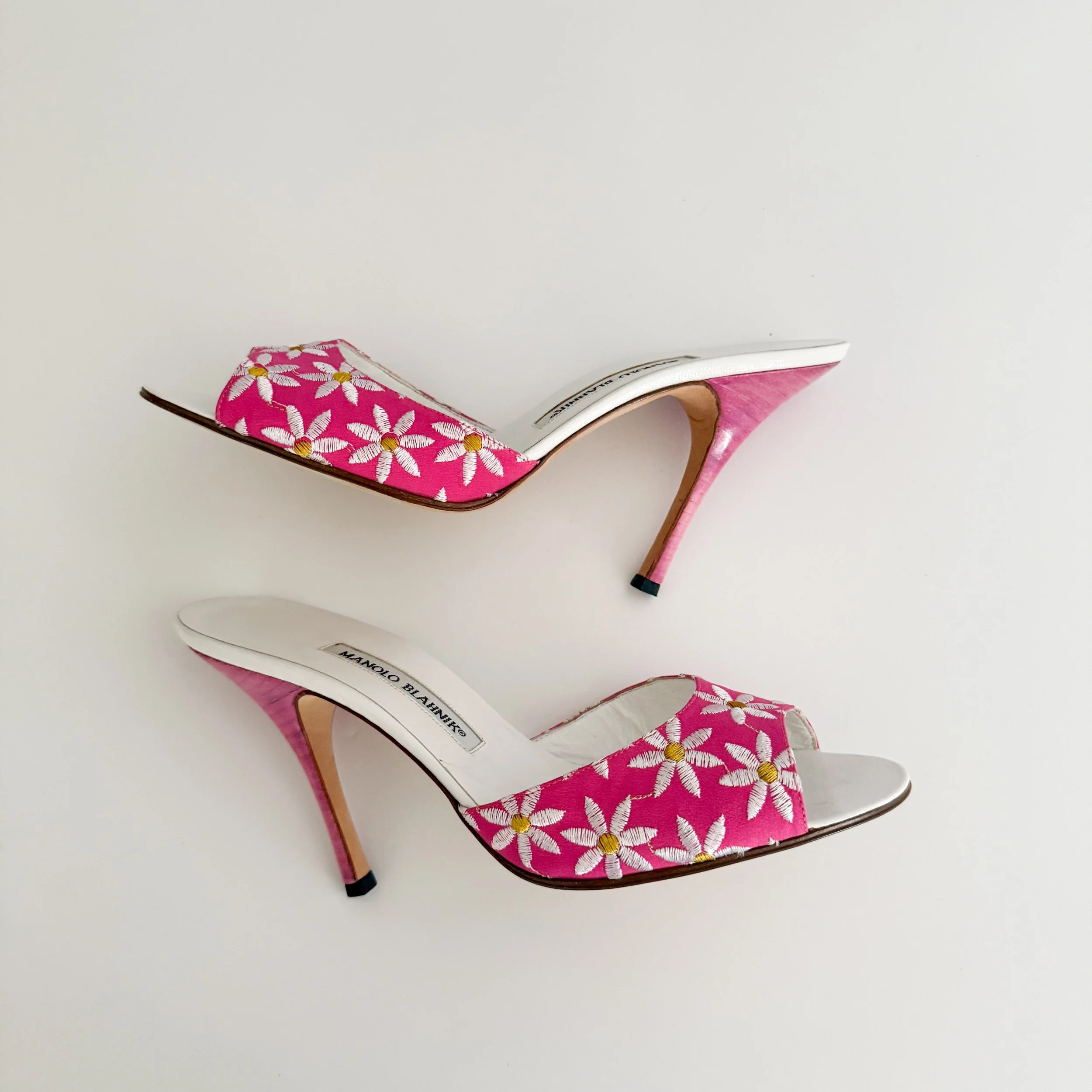 Manolo Blahnik 花柄ミュール 38 Manolo Blahnik Flower Sandals (EU 38) – Ciao Kasia